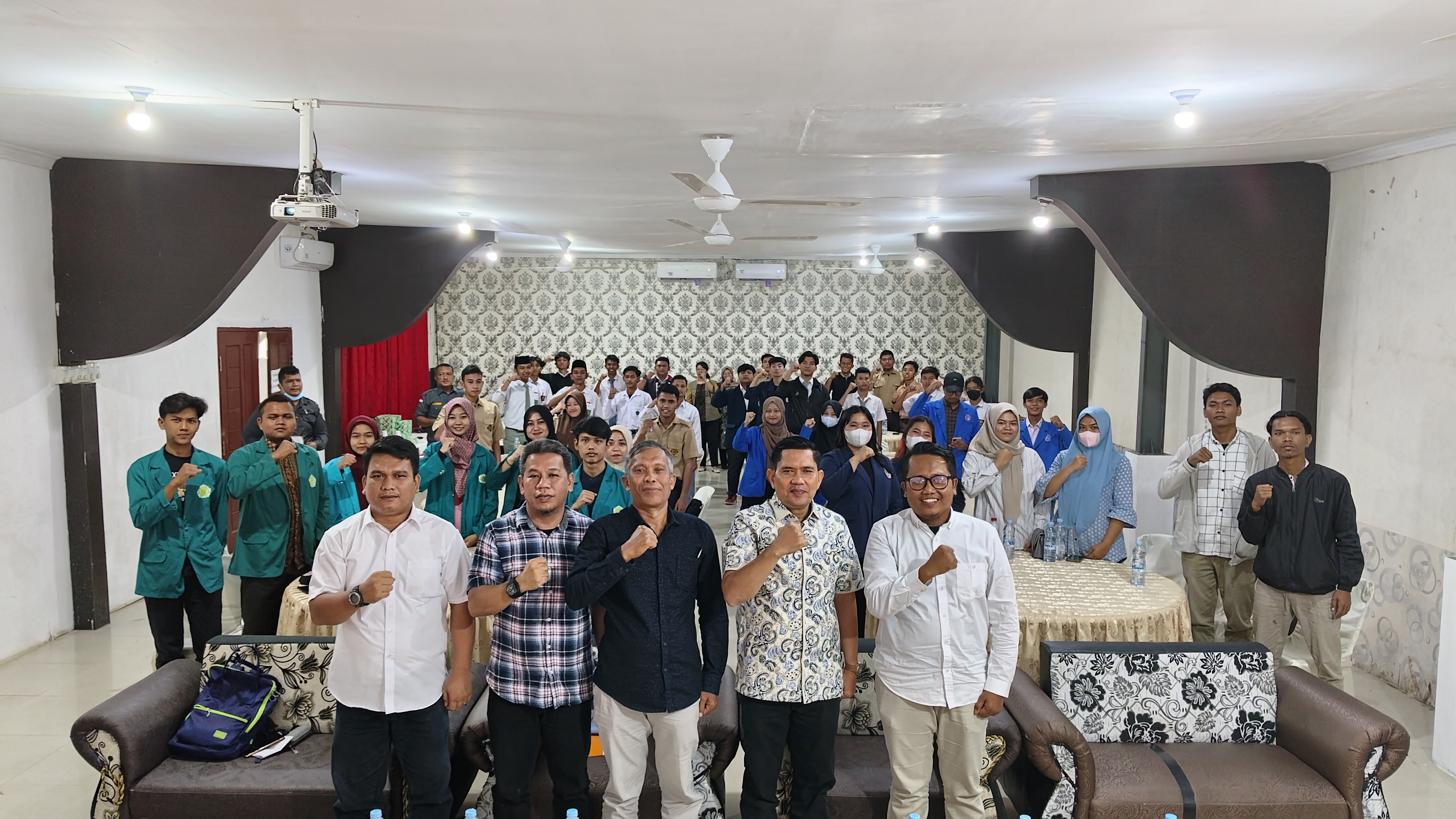 Foto Bersama Usai Kegiatan Rapat Sosialisasi