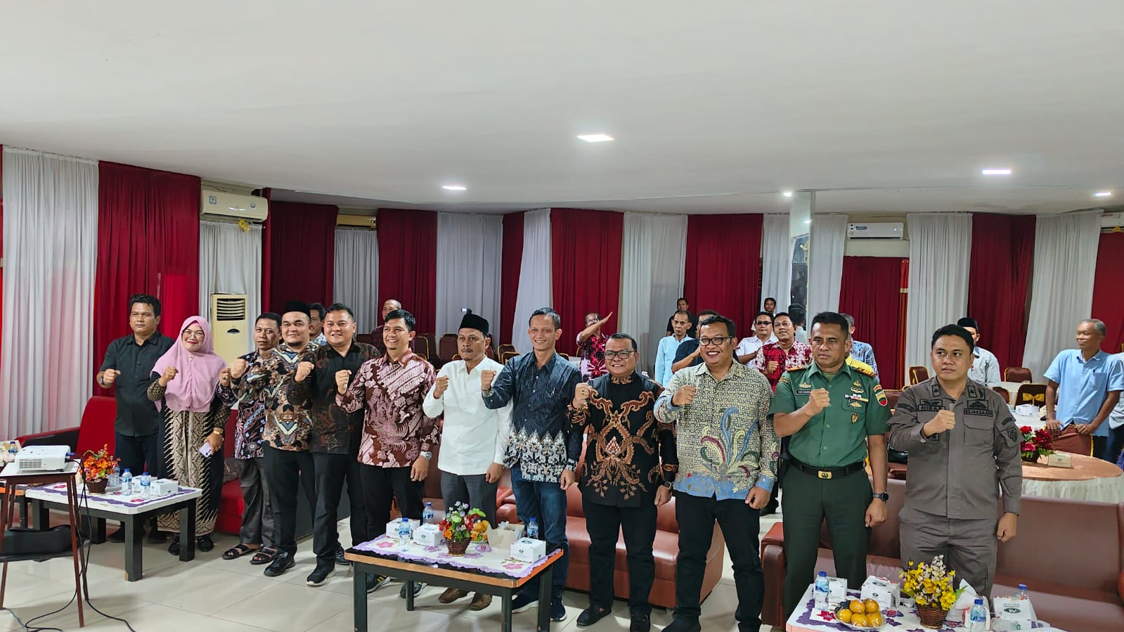 Foto Bersama Kegiatan Rapat Pleno KPU