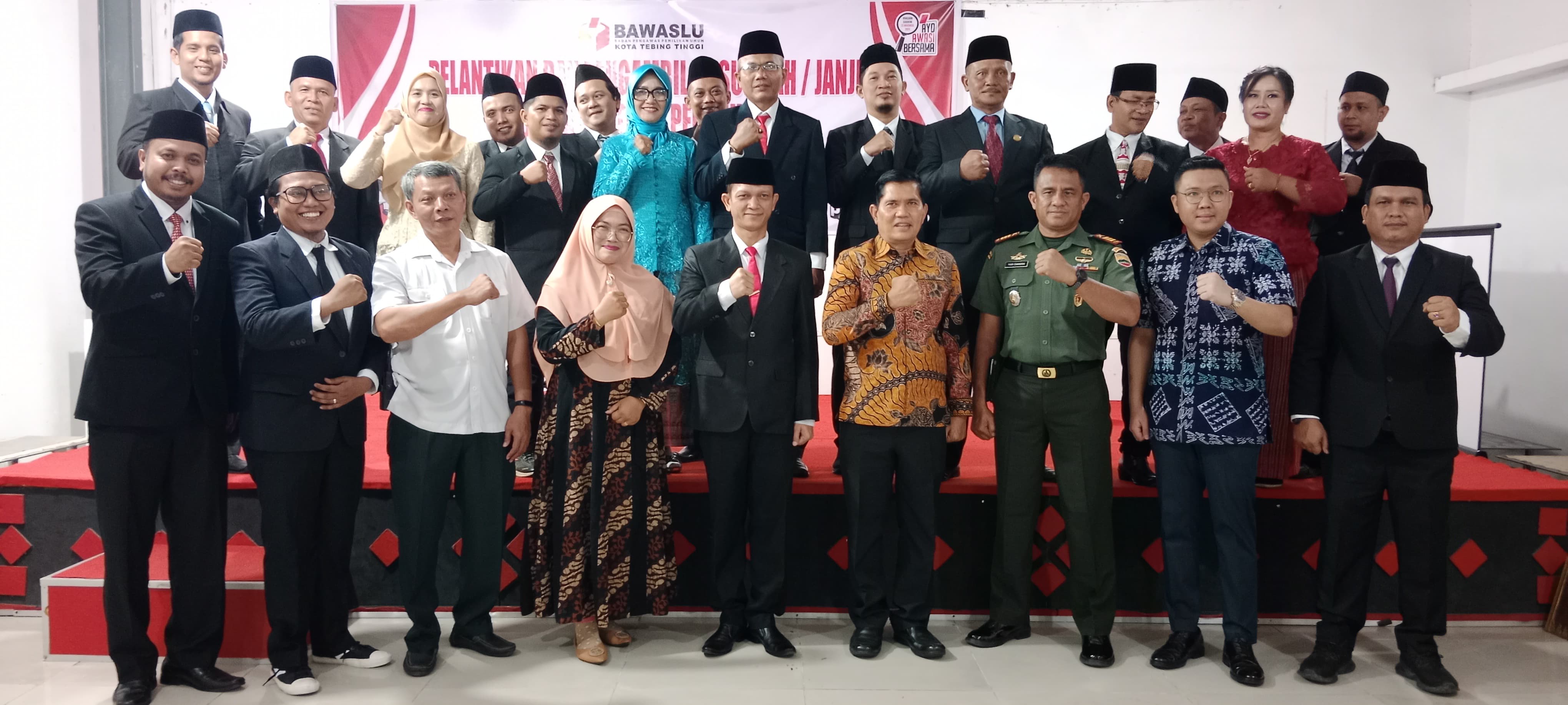 Foto bersama saat Pelantikan