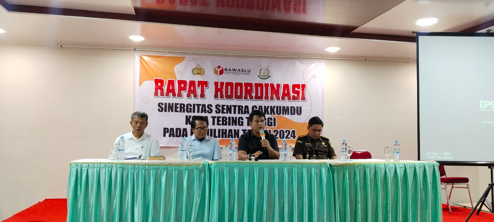 Anggota Bawaslu Kota Tebing Tinggi Lambok Simbolon dan Elfian Choky Nasution