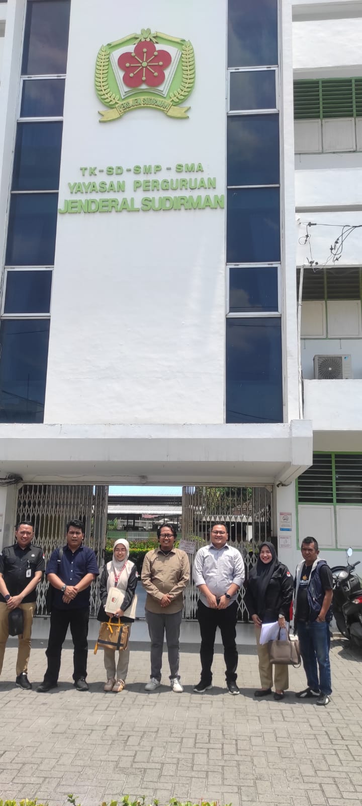 Anggota Bawaslu Kota Tebing Tinggi Elfian Choky Nasution dan Lambok Simbolon