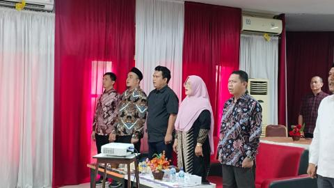 Anngota Bawaslu Kota Tebing Tinggi Lambok Simbolon (Baju Hitam)