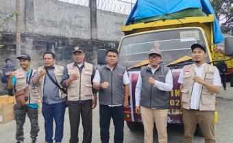 Menghadiri Pendistribusian Logistik Pemilu