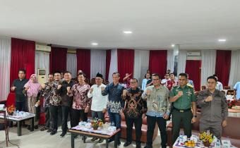 Foto Bersama Kegiatan Rapat Pleno KPU