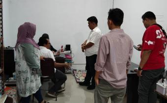 Anggota Bawaslu Kota Tebing Tinggi Lambok Simbolon dan Elfian Choky Nasution