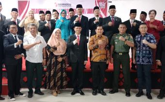 Foto bersama saat Pelantikan