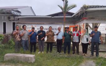 Ketua dan Anggota Bawaslu Kota Tebing Tinggi dan Panwascam Foto Bersama Anggota Bawaslu Provinsi Sumatera Utara Suhadi Sukendar Situmorang 