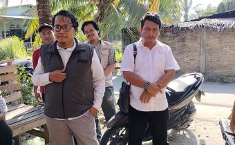 Anggota Bawaslu Kota Tebing Tinggi Elfian Choky Nasution dan Lambok Simbolon
