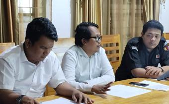 Anggota Bawaslu Kota Tebing Tinggi Elfian Choky Nasution dan Lambok Simbolon