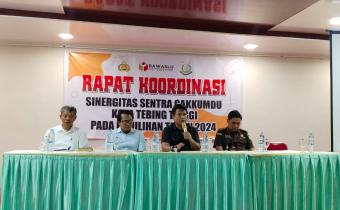 Anggota Bawaslu Kota Tebing Tinggi Lambok Simbolon dan Elfian Choky Nasution